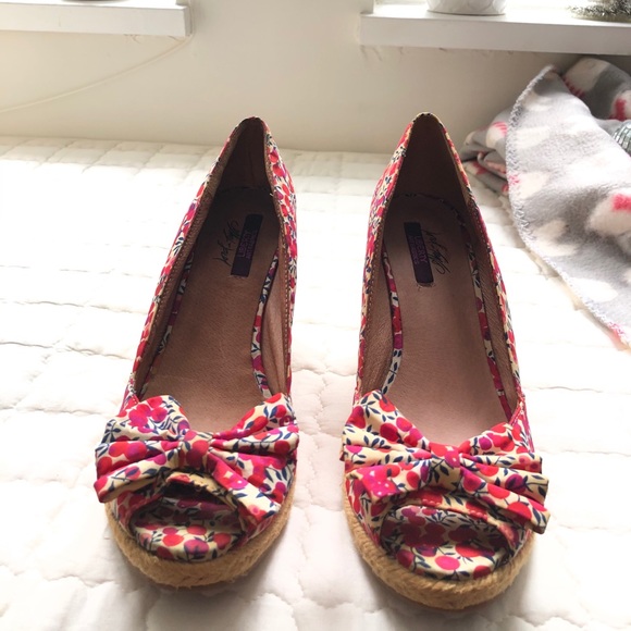 Shoes - Picture 6 of 9